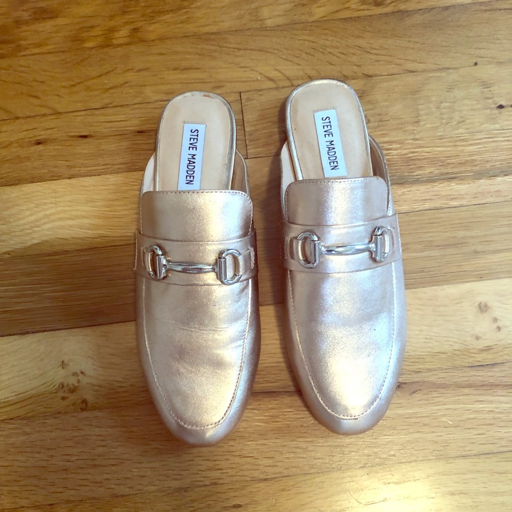 Unworn pink metallic Steve Madden mules